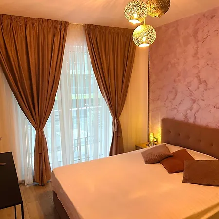 Edm Alezzi Apartment *